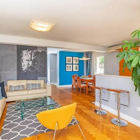 Apartment Rose Of